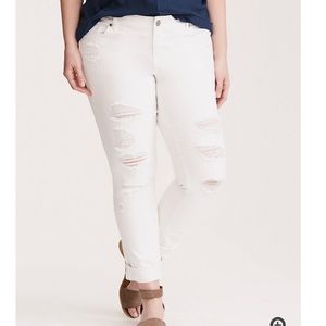 NWT White Distressed Boyfriend Jean